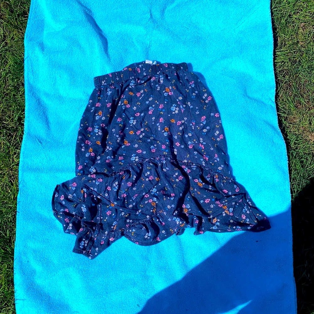 Cute floral skirt great for summer and spring!